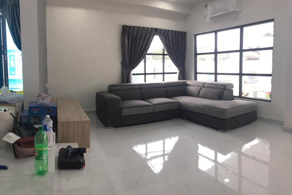 조호르 바루 22Pax :Taman Pelangi Party House Nearby Midvelly 빌라 외부 사진