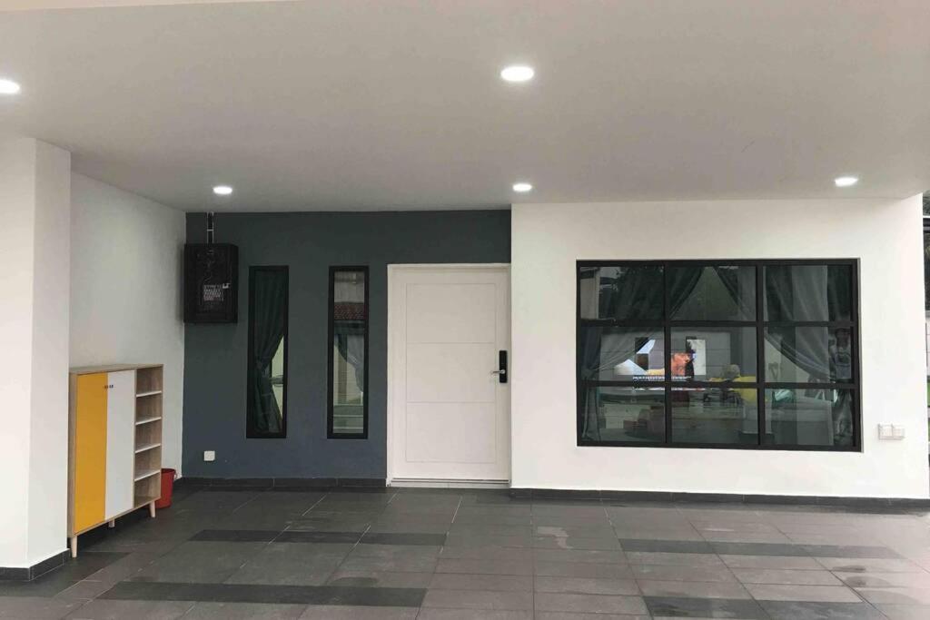 조호르 바루 22Pax :Taman Pelangi Party House Nearby Midvelly 빌라 외부 사진