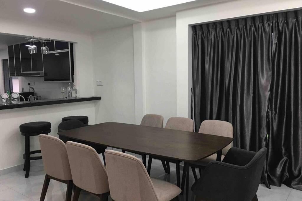 조호르 바루 22Pax :Taman Pelangi Party House Nearby Midvelly 빌라 외부 사진